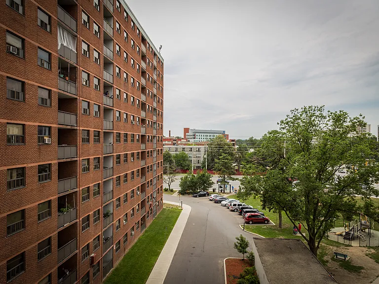 2247 Hurontario St — Photo 14