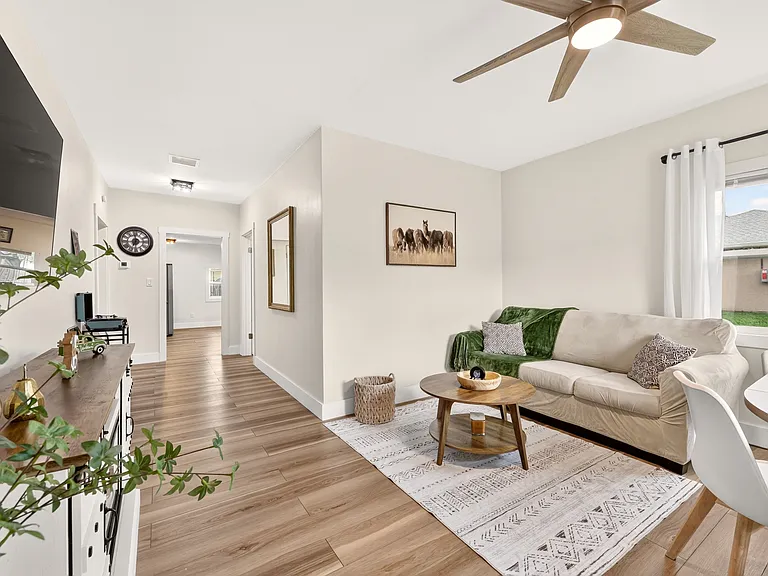 705 NW 64th Pl — Photo 9