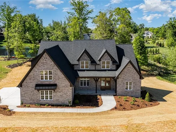 8011 Honkers Hollow Dr, Stokesdale, NC 27357