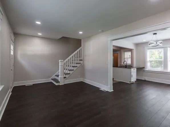 Nicely remodeled Townhomes near Blackstone/Midtown