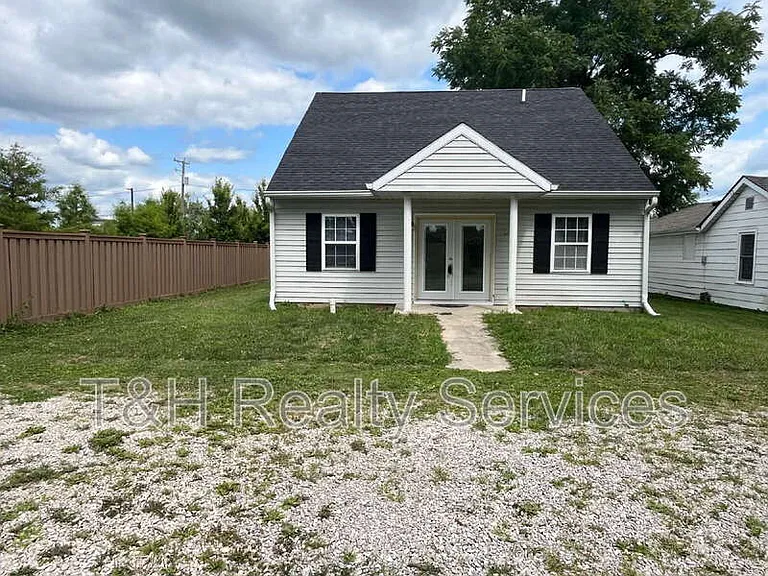 3008 N Pauline Ave — Photo 1