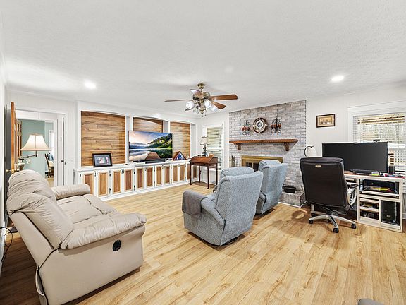 5th image of 105 Shiloh Ln