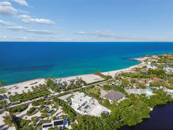 7647 Sanderling Rd, Sarasota, FL 34242