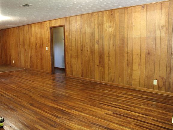 2nd image of 952 White Ave