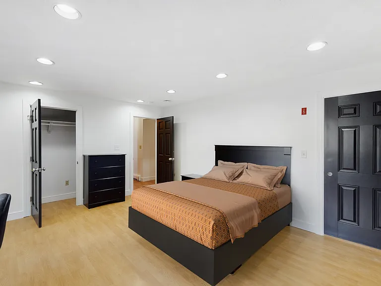 655 South St — Photo 19