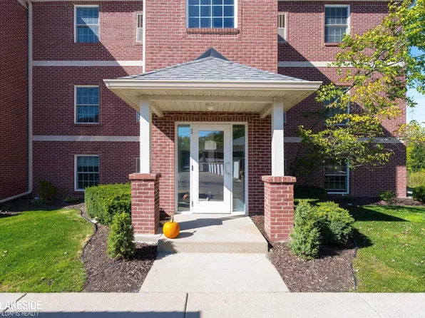 6600 Trillium Village Ln, Clarkston, MI 48346