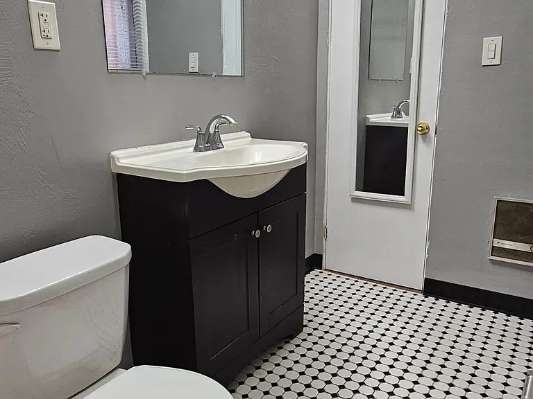 206 Stratford Ave #7 — Photo 8