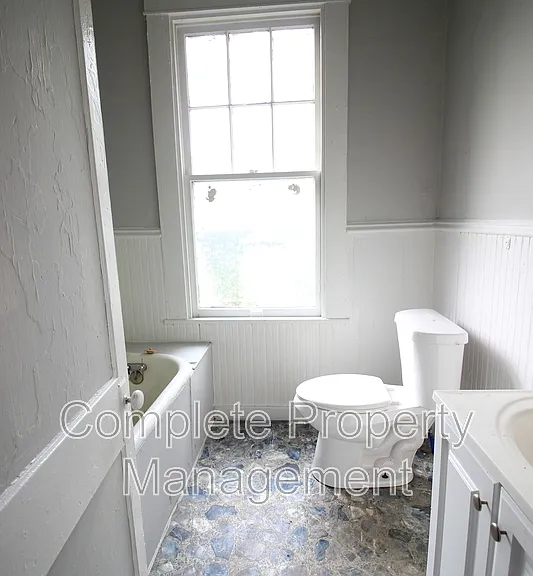 1822 Exeter Ave — Photo 7