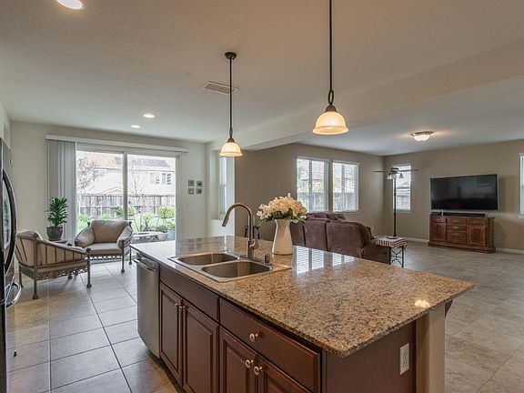 4th image of 616 Blakesley Ct