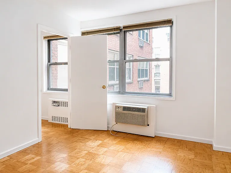 141 E 55th St #5B — Photo 2