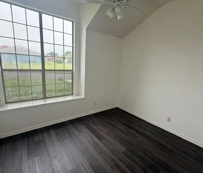 2204 Sherman Dr — Photo 14