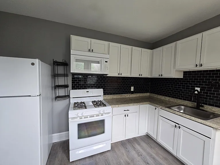 1690 W Euclid St — Photo 8