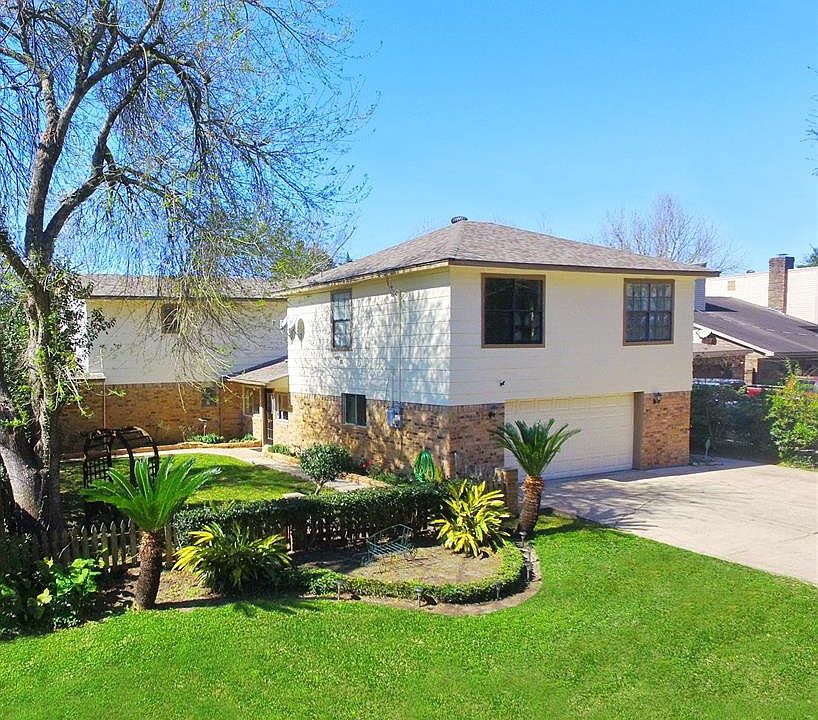 WELCOME TO YOUR NEW HOME ON CLEAR CREEK SHORES