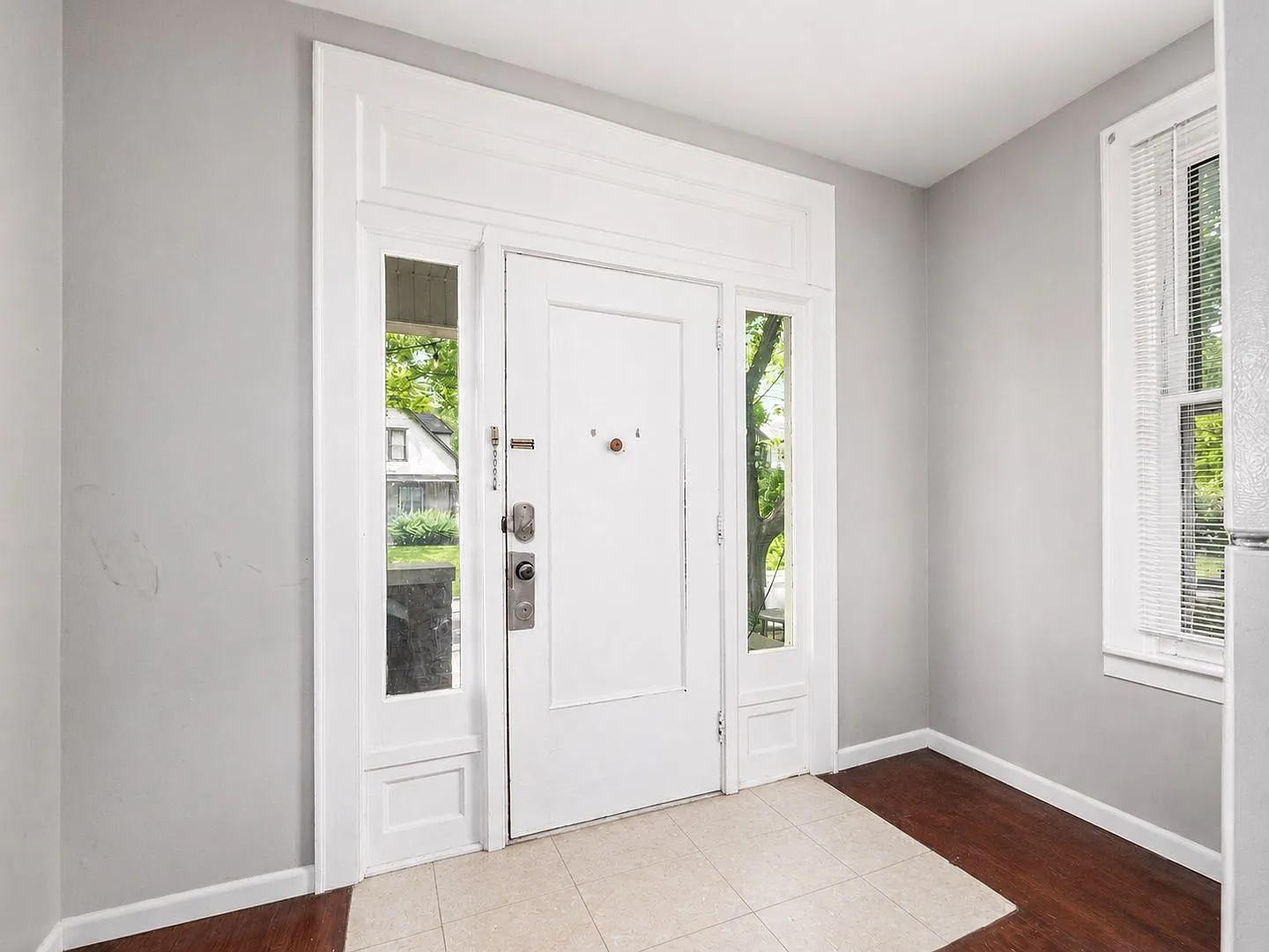 6 bed, 2.0 bath, $4,295 — Photo 2