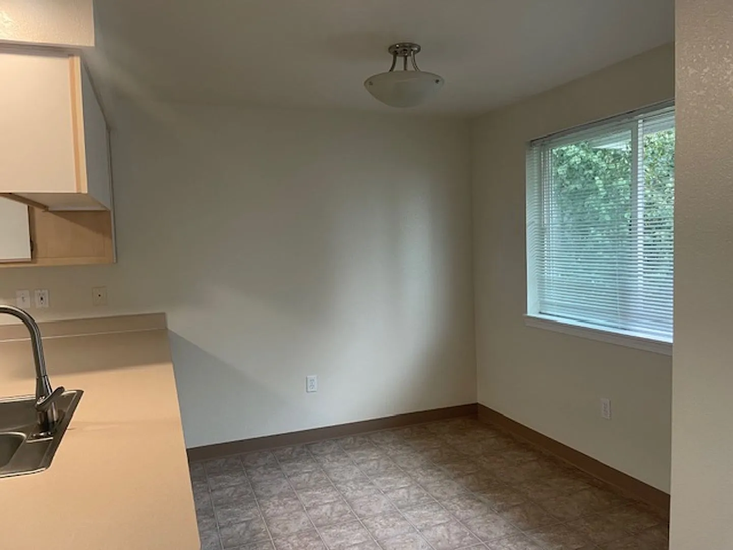 167-Triple Crown Apts — Photo 4