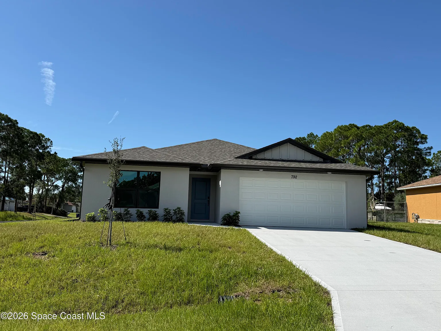 3 bed, 2.0 bath, 1800 sqft, $2,400 — Photo 1
