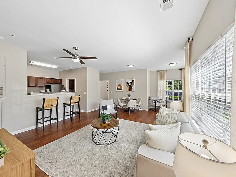 Vintage Retreat Apartments — Photo 1