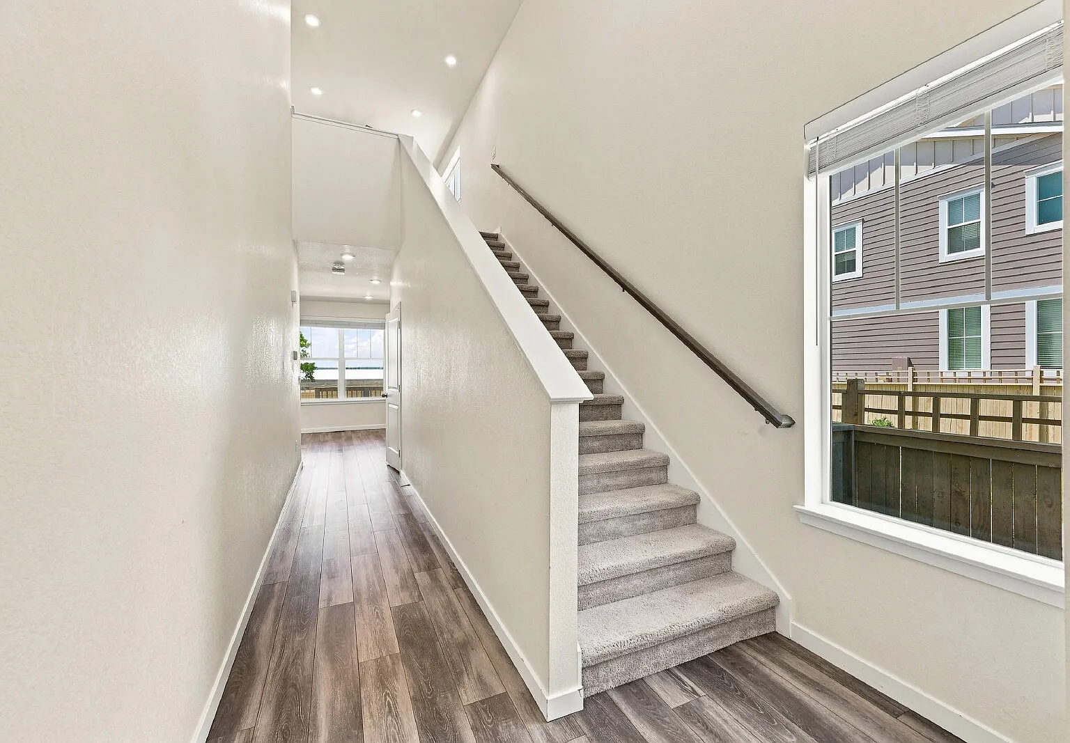 3 bed, 3.0 bath, 2010 sqft, $2,996 — Photo 2