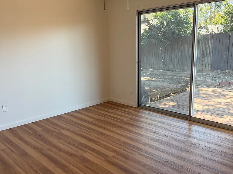 8820 Garden Glen Way — Photo 9