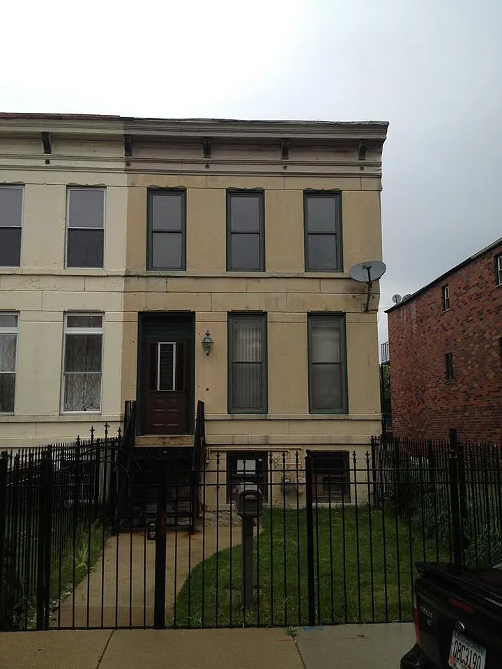 3 bed, 1.5 bath, 1800 sqft, $2,400 — Photo 1
