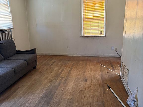 2nd image of 1455 Oaklawn St