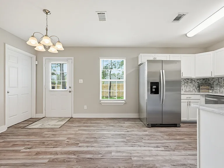 254 E Iris Ln — Photo 8