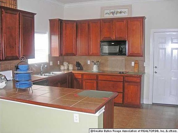 3rd image of 6201 Waterford Ln