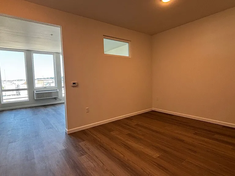 401 UNION — Photo 102
