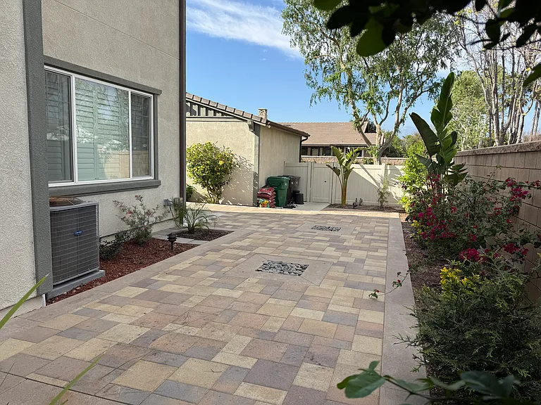 Eucalyptus Ave — Photo 22