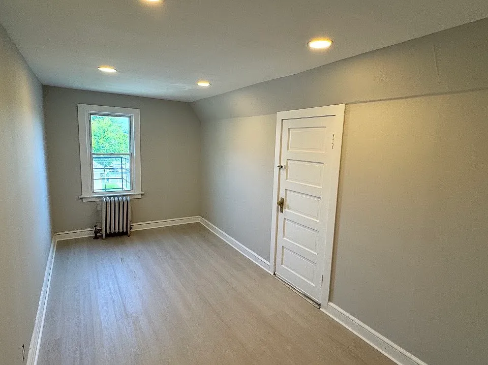 141 Centre St #3
