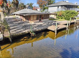 7260 Tropical Dr, Weeki Wachee, FL 34607