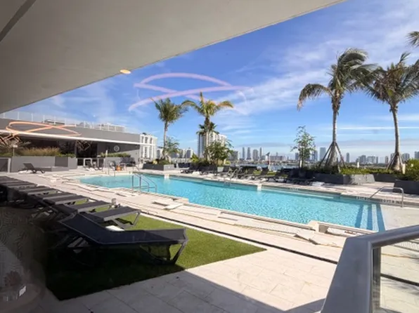 16069 W Dixie Hwy, North Miami Beach, FL