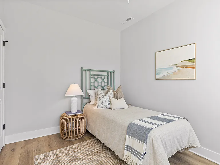 3rd Bedroom 2 - 1st Floor