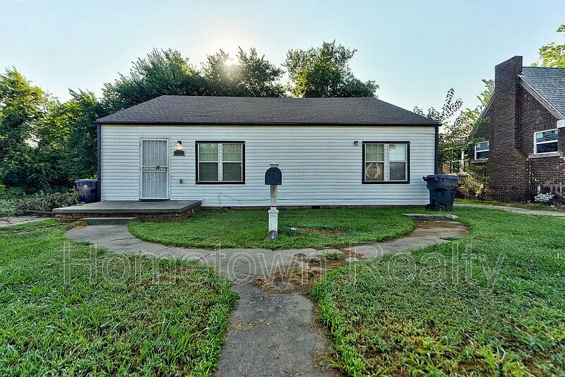 5 bed, 2.0 bath, 1570 sqft, $1,495 — Photo 1