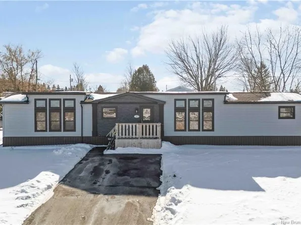 61 Moss Ln, Riverview, NB E1B 5A9
