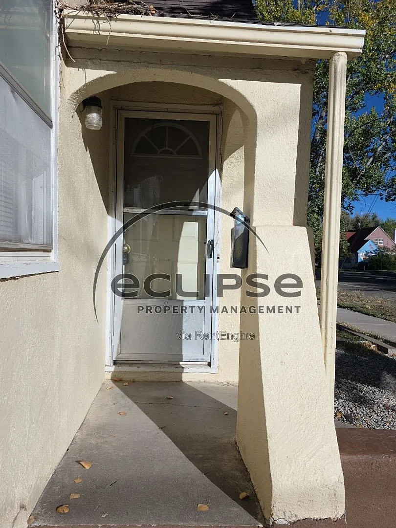 1 bed, 1.0 bath, 672 sqft, $985 — Photo 2