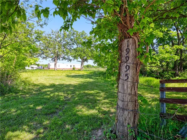 19995 Star Rd, Siloam Springs, AR 72761