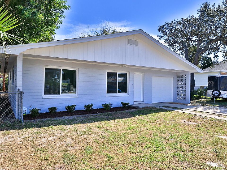 1st image of 208 N Oleander Ave