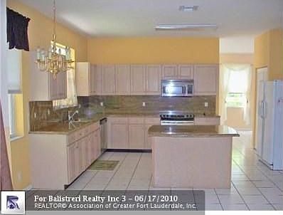 3rd image of 11980 Glenmore Dr