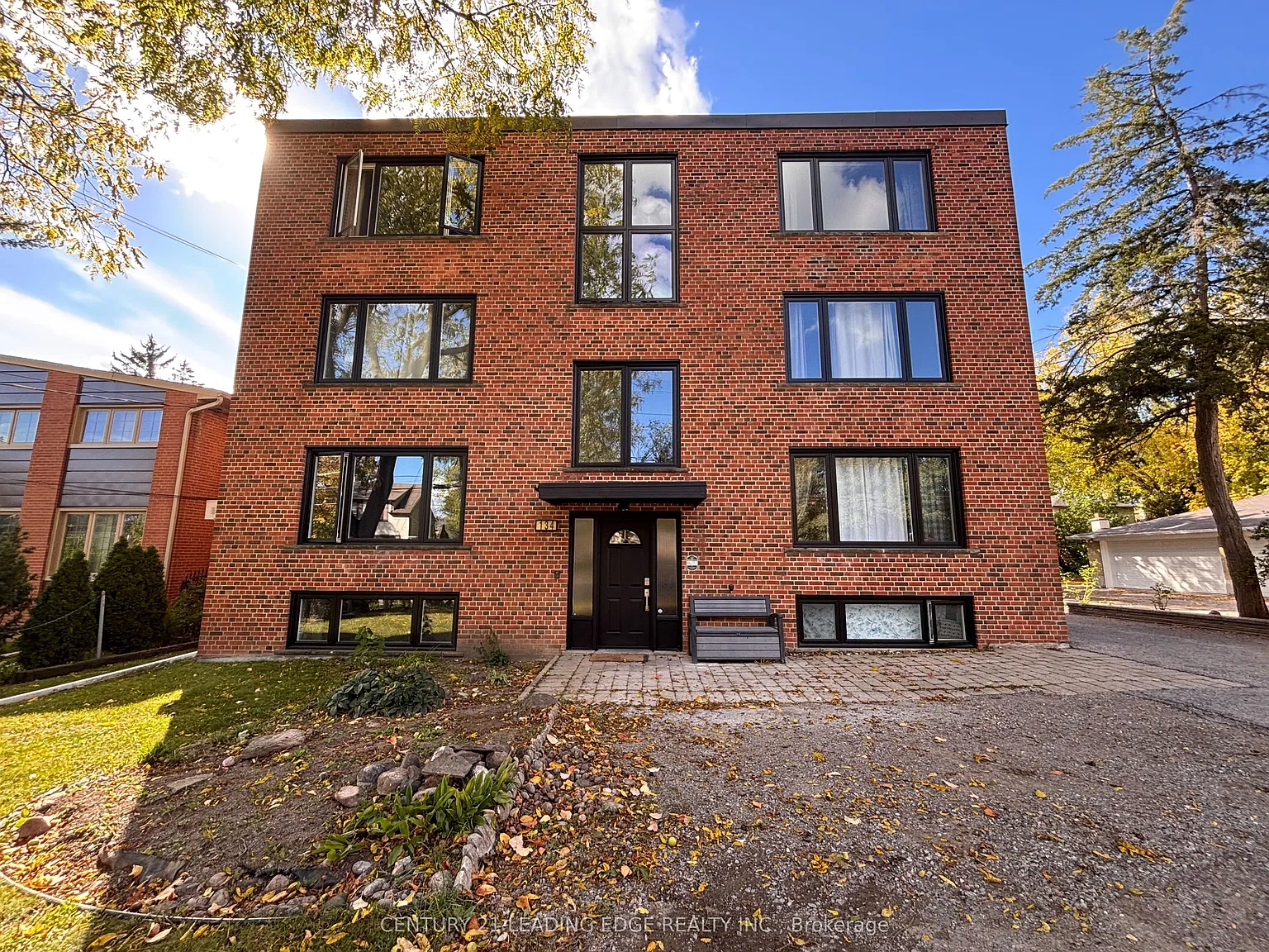 3 bed, $2,850 — Photo 2