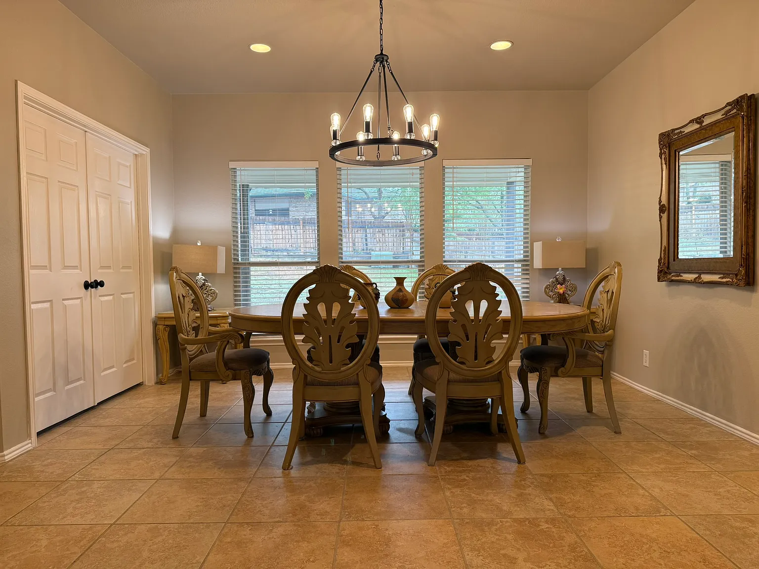 4 bed, 3400 sqft, $5,500 — Photo 2