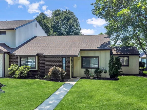 18 Blue Point Road E #18, Holtsville, NY 11742