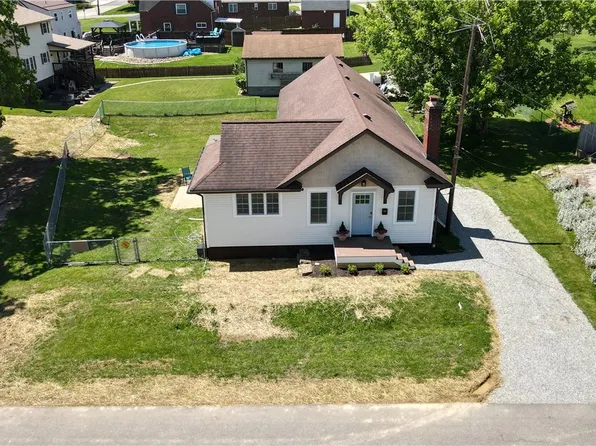 113 3rd St, Houston, PA 15342