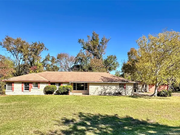300 Holly Dr, Baytown, TX 77520