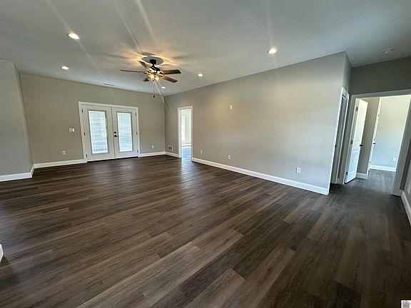 3rd image of 124 Collins Farm Rd