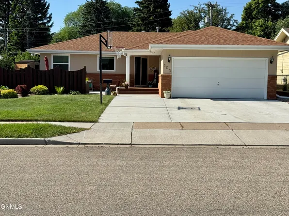 103 Cherokee Ave, Bismarck, ND 58501