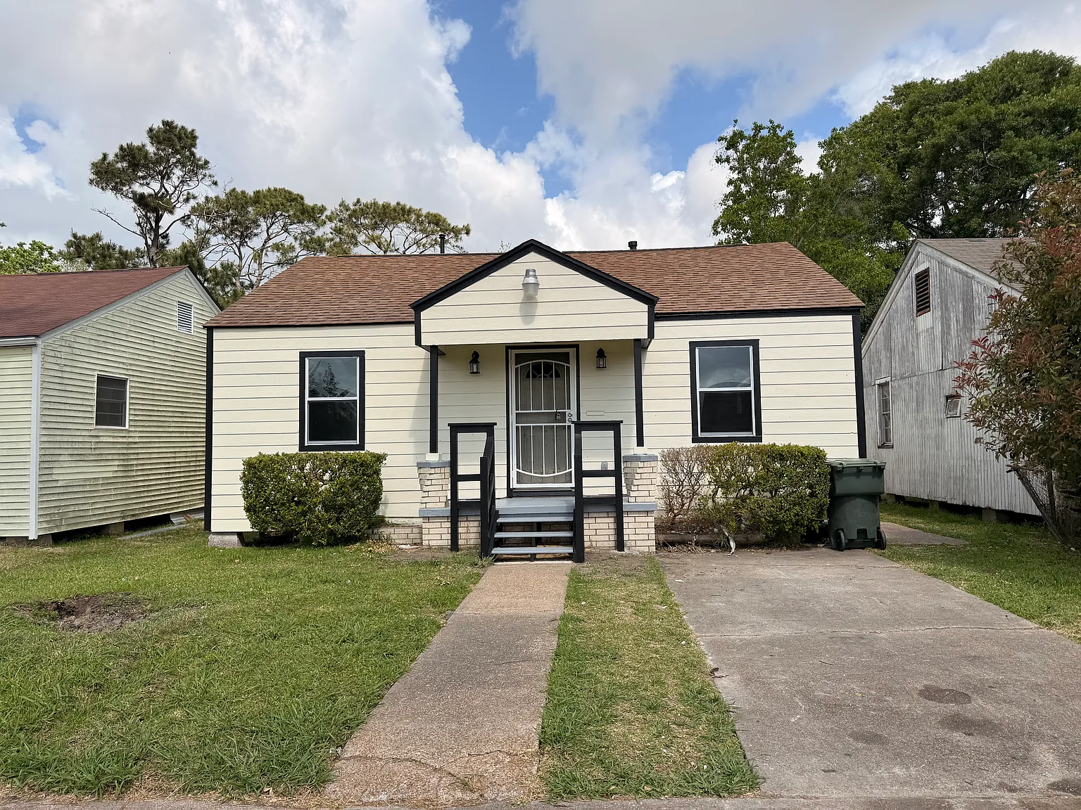 4 bed, 1209 sqft, $1,600 — Photo 1