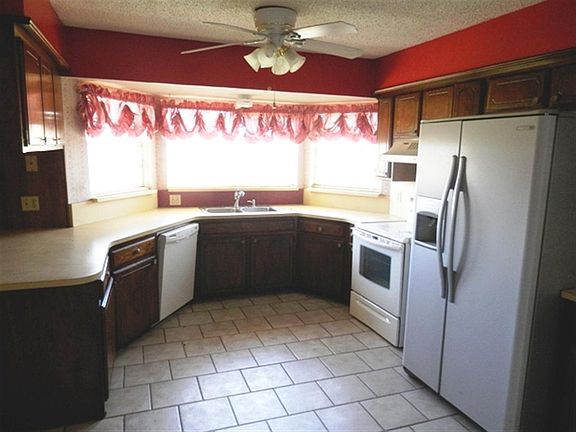 3rd image of 2604 NW 81st St