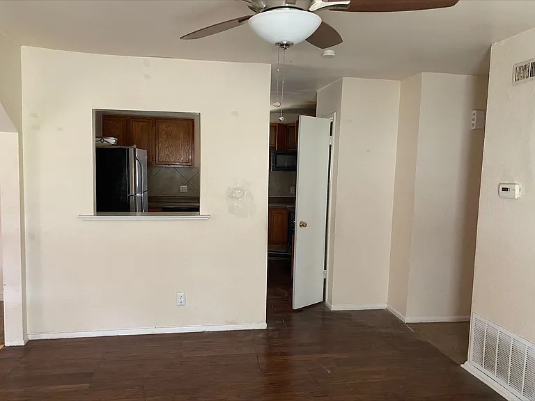 4527 Clear Spring Dr — Photo 6