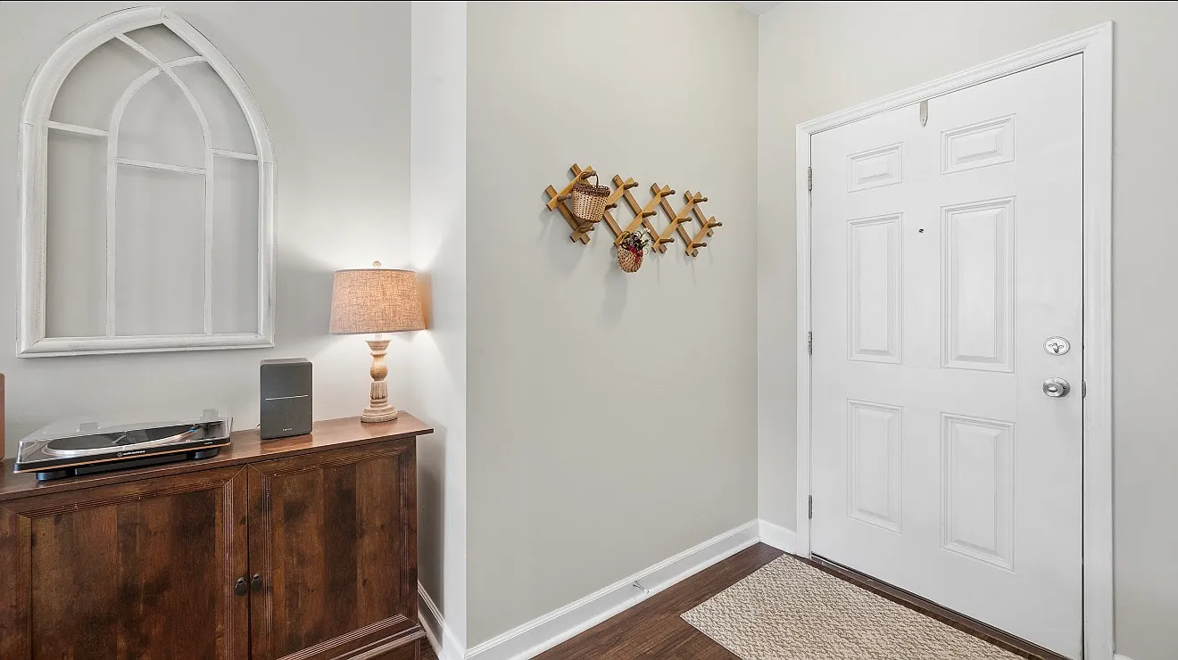3 bed, 1436 sqft, $2,200 — Photo 2